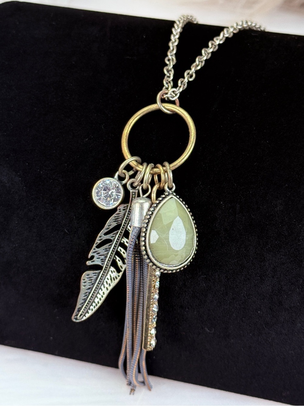 Beautiful vintage aged, silvertone, multi charm pendant costume necklace